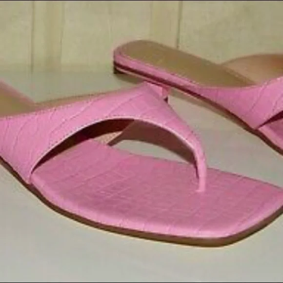 Marc Fisher Faren croc-leather thong low heel sandals - Picture 2 of 7